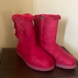 Just in time for holidays! Jessica Cline cozy red lined boots.
